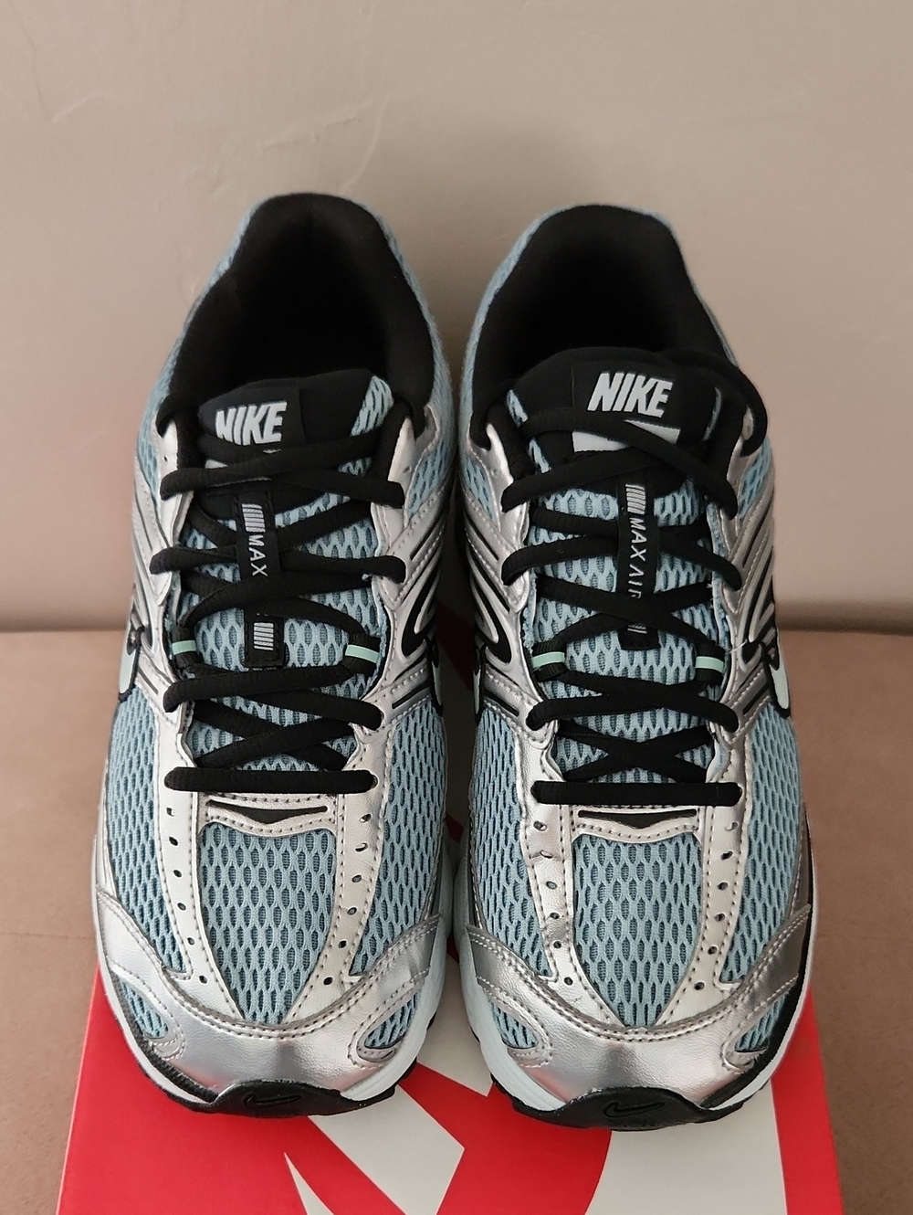 Women's Nike Air Max Moto 2K 8.5 (7Y)